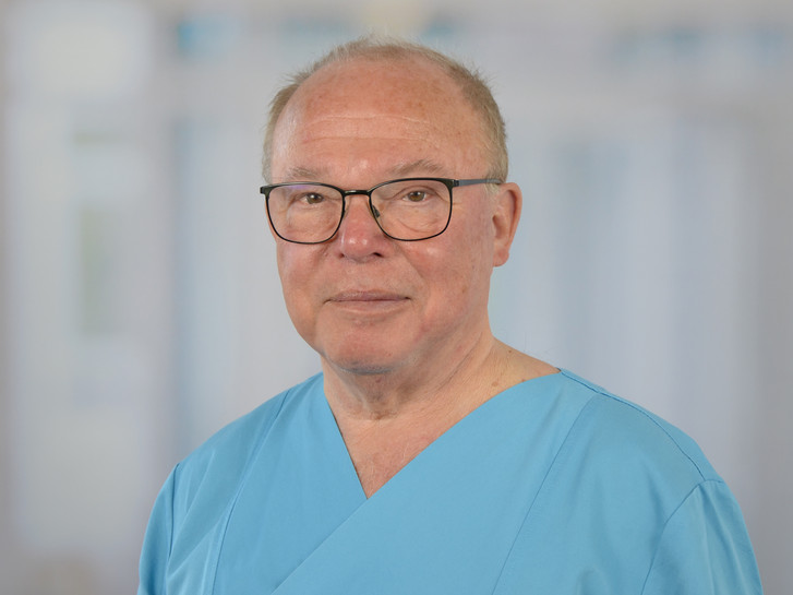 Professor Doktor K.-W. Ecker, Leitung, Amalie Pouch Zentrum Hamburg Professor Doktor K.-W. Ecker, Leitung, Amalie Pouch Zentrum Hamburg